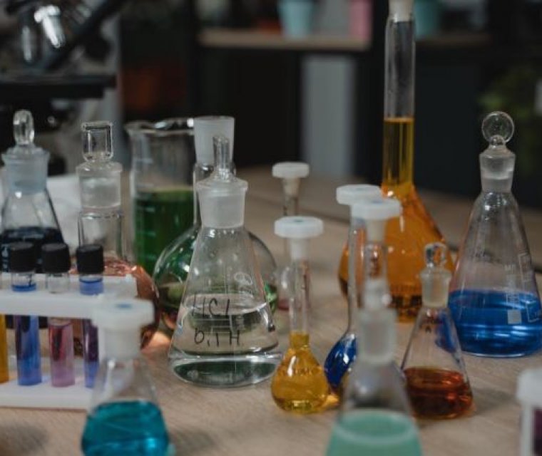 Research Chemicals w Polsce - Przewodnik po odczynnikach badawczych